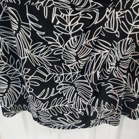 Lane Bryant Sleeveless Round Neck Pleated Waist Size 18/20 - Picture 5 of 6